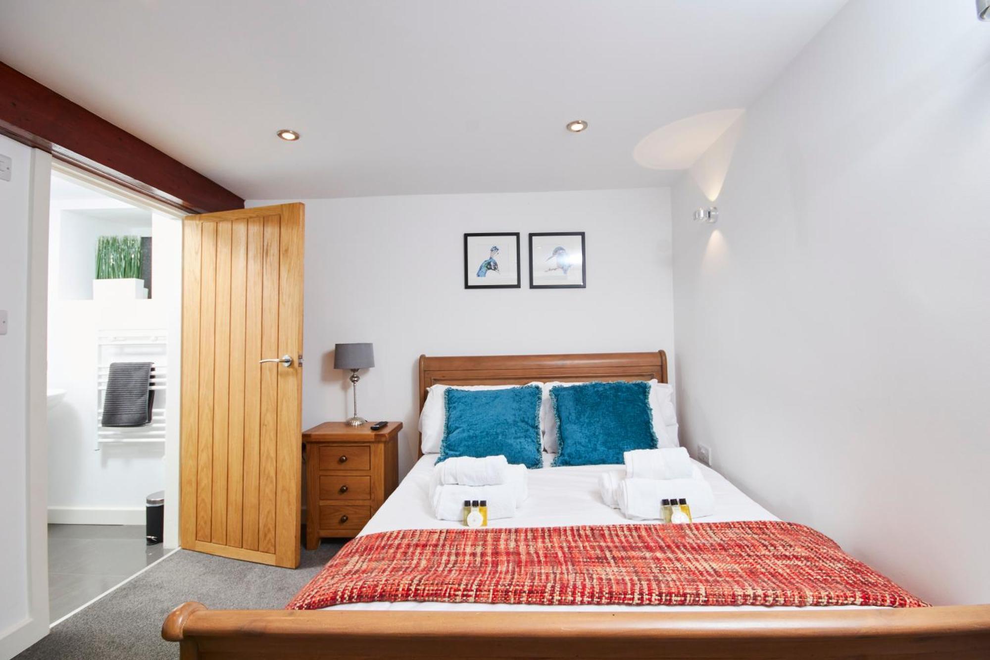 Gateway Mews - Serviced Apartments 凯格沃思 外观 照片